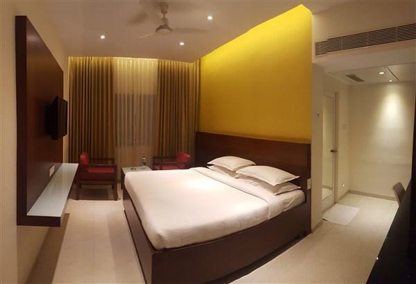 Gayathri Hotels Tiruppur Extérieur photo