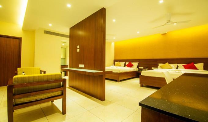 Gayathri Hotels Tiruppur Extérieur photo